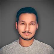 Profesor de producción audiovisual imparte clases de iniciación a photoshop y edición fotográfica